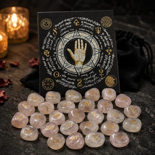Futhark-Runenset aus Rosenquarz mit Stoffbeutel - Rosenquarz - Ritualzubehör